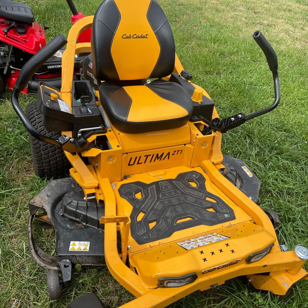 Selling 2021 zt1 ultima 54 inch zero turn, asking $3400
